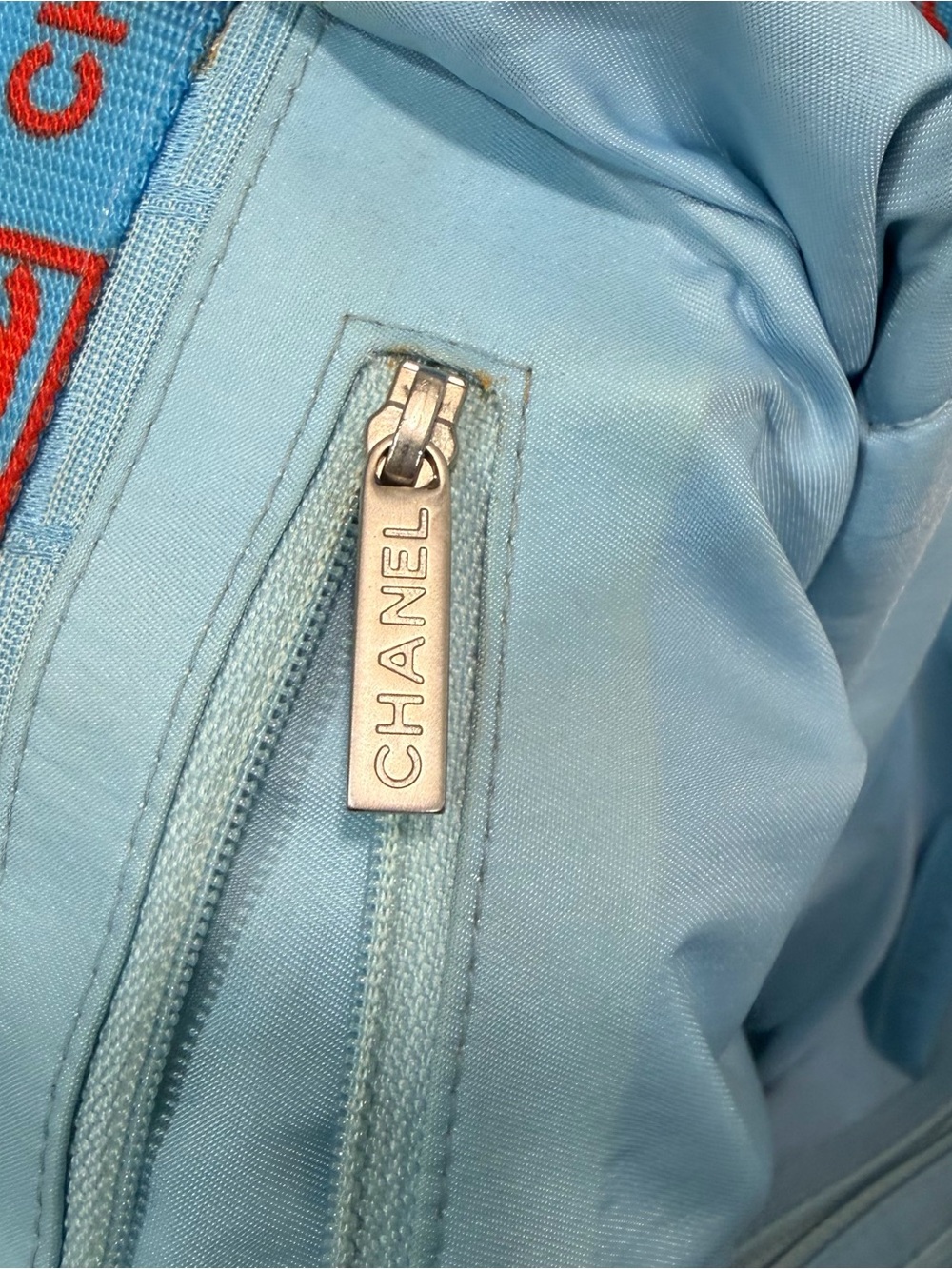 #106 CHANEL Blue Tote - Picture 13 of 14